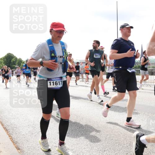 29.06.2025 - hella hamburg halbmarathon Lena Gebhardt http://msf.ph/oto/8415899 29.06.2025 10:42:18 Lombardsbrücke 14381, 11617, 6917, 613, 1039, 1150, 1360, 1624, 1648, 1752, 1929, 1957, 1994, 2069, 2134, 2145, 2523, 2538, 2580, 2974, 3276, 3326, 3459, 3460, 3568, 3605, 3874, 4329, 4353, 4735, 4736, 4778, 4885, 4891, 4892, 5403, 5419, 5671, 5810, 6136, 6137, 6153, 6430, 6436, 6828, 6837, 6846, 6917, 7040, 7260, 7357, 7557, 7666, 7955, 8014, 8459, 8525, 8526, 8712, 8816, 8908, 9008, 9223, 9370, 9467, 9980, 10027, 10532, 10623 meine-sportfotos.de