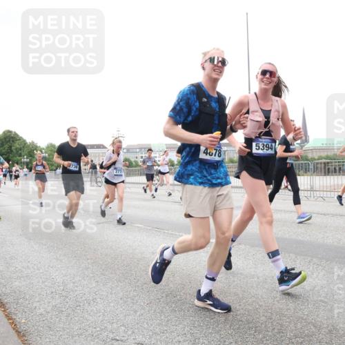 29.06.2025 - hella hamburg halbmarathon Lena Gebhardt http://msf.ph/oto/8415902 29.06.2025 10:51:39 Lombardsbrücke 5712, 2736, 13769, 2778, 4078, 7, 5394, 1617, 1997, 2202, 2308, 2380, 2484, 2485, 2593, 2736, 2778, 3240, 3991, 4156, 4652, 4713, 4748, 4808, 4878, 4920, 5291, 5357, 5394, 5534, 5716, 5717, 6007, 6091, 6604, 6885, 6945, 6947, 6954, 6961, 7682, 7769, 7841, 7871, 7992, 8040, 8125, 8399, 8410, 8672, 9166, 9167, 9220, 9340, 9462, 9582, 9583, 9590, 9594, 9673, 9763, 10496, 10521, 10533, 10693, 10830, 11034, 11101, 11268, 11575, 11875, 12065 meine-sportfotos.de