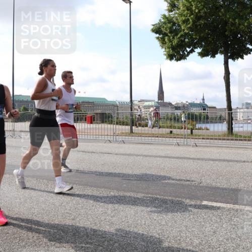 29.06.2025 - hella hamburg halbmarathon Lena Gebhardt http://msf.ph/oto/8415911 29.06.2025 09:50:56 Lombardsbrücke 18045, 1209, 1256, 1358, 1441, 1677, 1697, 1700, 1882, 1962, 2546, 2579, 2675, 2719, 3056, 3626, 3947, 4205, 4229, 4380, 4854, 4888, 4889, 4893, 5026, 5087, 5275, 5387, 5472, 5506, 5508, 5745, 5752, 5916, 6080, 6429, 6458, 6529, 6593, 6639, 6686, 6687, 7026, 7110, 7116, 7284, 7635, 8091, 8122, 8319, 8574, 8958, 8966, 9116, 9371, 9380, 9755, 9833, 10064, 10193, 10415, 10469, 10783, 10922, 11281, 11284, 11305, 11379, 12153 meine-sportfotos.de