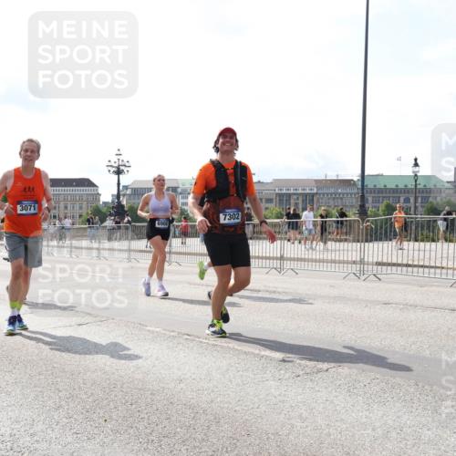 29.06.2025 - hella hamburg halbmarathon Lena Gebhardt http://msf.ph/oto/8415921 29.06.2025 10:05:09 Lombardsbrücke 3071, 6908, 7302, 1126, 1316, 1347, 1559, 1863, 2288, 2298, 2424, 2463, 2628, 2698, 3071, 3413, 3578, 4014, 4220, 4394, 4538, 4951, 5073, 6059, 6311, 6907, 6908, 7302, 7826, 8049, 8089, 8999, 9007, 9019, 9075, 9165, 9559, 9680, 10100, 10694, 11088, 11551, 11595, 11784, 12125, 12557, 13221, 13242, 13327, 13533, 13717, 14203, 15532, 16092, 16134, 16357, 16478, 16579, 16847, 16995, 17112, 17707, 17814, 17818, 18189, 18616, 18617, 19034 meine-sportfotos.de