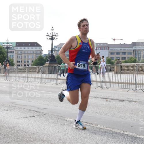 29.06.2025 - hella hamburg halbmarathon Lena Gebhardt http://msf.ph/oto/8415930 29.06.2025 09:40:24 Lombardsbrücke 9151, 34, 35, 52, 53, 54, 2144, 2659, 3720, 5253, 6530, 6816, 9151, 9255, 9447, 9475, 10650, 11210, 12373, 12678, 14302, 14717, 14933, 15495, 16068, 16120, 16245, 16988, 18930, 19075 meine-sportfotos.de