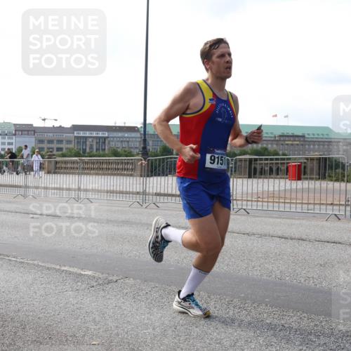 29.06.2025 - hella hamburg halbmarathon Lena Gebhardt http://msf.ph/oto/8415976 29.06.2025 09:40:25 Lombardsbrücke 9151, 34, 35, 52, 53, 54, 2144, 2659, 3720, 5253, 6530, 6816, 9151, 9255, 9447, 9475, 10650, 11210, 12373, 12678, 14302, 14717, 15495, 16068, 16120, 16245, 16988, 18930, 19075 meine-sportfotos.de