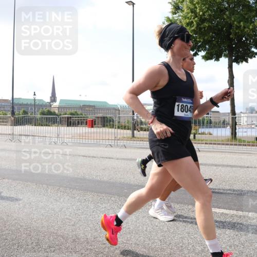29.06.2025 - hella hamburg halbmarathon Lena Gebhardt http://msf.ph/oto/8415980 29.06.2025 09:50:56 Lombardsbrücke 1804, 1209, 1256, 1358, 1441, 1677, 1697, 1700, 1882, 1962, 2546, 2579, 2675, 2719, 3056, 3626, 3947, 4205, 4229, 4380, 4854, 4888, 4889, 4893, 5026, 5087, 5275, 5387, 5472, 5506, 5508, 5745, 5752, 5916, 6080, 6429, 6458, 6529, 6593, 6639, 6686, 6687, 7026, 7110, 7116, 7284, 7635, 8091, 8122, 8319, 8574, 8958, 8966, 9116, 9371, 9380, 9755, 9833, 10064, 10193, 10415, 10469, 10783, 10922, 11281, 11284, 11305, 11379, 12153 meine-sportfotos.de