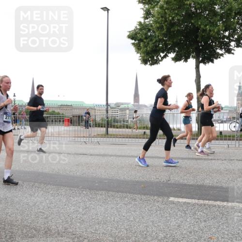 29.06.2025 - hella hamburg halbmarathon Lena Gebhardt http://msf.ph/oto/8416010 29.06.2025 10:51:41 Lombardsbrücke 36, 277, 1617, 1997, 2202, 2308, 2380, 2484, 2485, 2593, 2736, 2778, 3240, 3991, 4652, 4748, 4808, 4878, 5291, 5357, 5394, 5534, 5716, 5717, 6007, 6091, 6604, 6885, 6945, 6947, 6954, 6961, 7682, 7769, 7841, 7871, 7992, 8040, 8125, 8399, 8672, 9166, 9220, 9340, 9462, 9582, 9583, 9590, 9594, 9673, 9763, 10496, 10521, 10533, 10693, 10830, 11034, 11101, 11268, 11575, 11875, 12065 meine-sportfotos.de