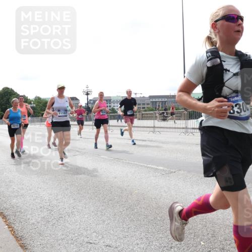29.06.2025 - hella hamburg halbmarathon Lena Gebhardt http://msf.ph/oto/8416025 29.06.2025 10:26:26 Lombardsbrücke 4315, 11107, 330, 1300, 2643, 3617, 4267, 4268, 4315, 4507, 4509, 4844, 6159, 6905, 7929, 8079, 8276, 8306, 8357, 8674, 8942, 9186, 11107, 11139, 11270, 11859, 12126, 12826, 12827, 12945, 12946, 13264, 14063, 14179, 14356, 14726, 14930, 15807, 16788, 17300, 17675, 17712, 18074, 18087, 19144 meine-sportfotos.de