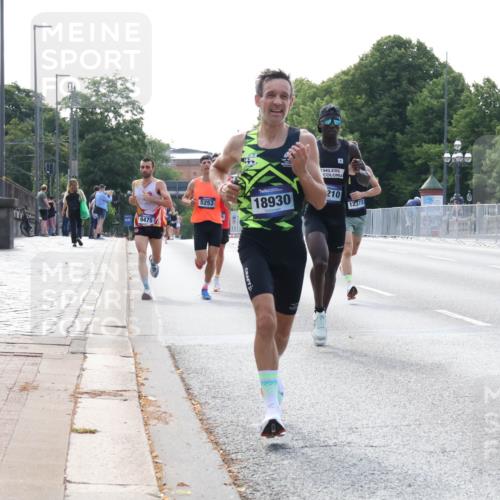 29.06.2025 - hella hamburg halbmarathon Lena Gebhardt http://msf.ph/oto/8416036 29.06.2025 09:40:27 Lombardsbrücke 9475, 5253, 18930, 210, 12373, 34, 35, 52, 53, 54, 2144, 2659, 3720, 5253, 6530, 6816, 9151, 9255, 9447, 9475, 10650, 11210, 11829, 12373, 12678, 14302, 14717, 15495, 16068, 16120, 16245, 16988, 18930, 19075 meine-sportfotos.de