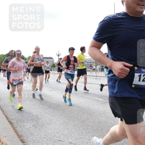 29.06.2025 - hella hamburg halbmarathon Lena Gebhardt http://msf.ph/oto/8416042 29.06.2025 10:17:40 Lombardsbrücke 6330, 4218, 10677, 1204, 1015, 1083, 1204, 1274, 1458, 1477, 1622, 1641, 1749, 1795, 2094, 2259, 2305, 2548, 2860, 3138, 3292, 3464, 3466, 3802, 3803, 4194, 4218, 4852, 5002, 5004, 5023, 5290, 5611, 5733, 6126, 6128, 6254, 6336, 6352, 6520, 6522, 6786, 7011, 7258, 7291, 7410, 7413, 7445, 7566, 7647, 7844, 7945, 8128, 8144, 8210, 8253, 8309, 8351, 8433, 8799, 8895, 9152, 9259, 9400, 9798, 9848, 9964, 10174, 10509 meine-sportfotos.de