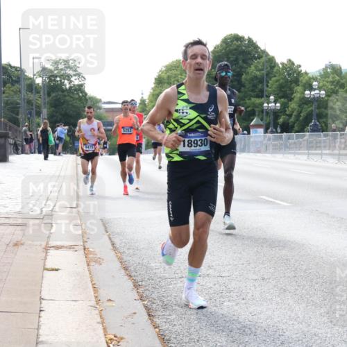 29.06.2025 - hella hamburg halbmarathon Lena Gebhardt http://msf.ph/oto/8416059 29.06.2025 09:40:28 Lombardsbrücke 9475, 5253, 18930, 34, 35, 52, 53, 54, 2144, 2659, 3720, 5253, 6530, 6816, 9151, 9255, 9447, 9475, 10650, 11210, 11829, 12373, 12678, 14302, 14717, 15495, 16068, 16120, 16245, 16988, 18930, 19075 meine-sportfotos.de