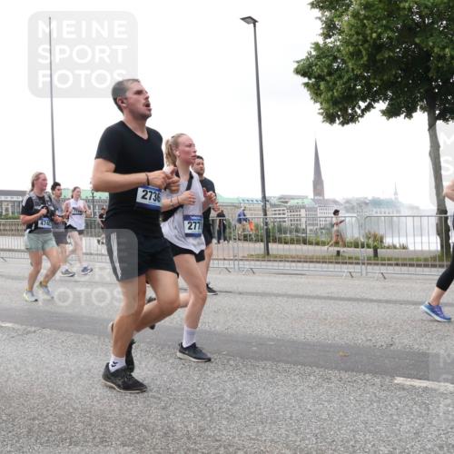 29.06.2025 - hella hamburg halbmarathon Lena Gebhardt http://msf.ph/oto/8416070 29.06.2025 10:51:41 Lombardsbrücke 474, 2736, 2778, 1617, 1997, 2202, 2308, 2380, 2484, 2485, 2593, 2736, 2778, 3240, 3991, 4652, 4748, 4808, 4878, 5291, 5357, 5394, 5534, 5716, 5717, 6007, 6091, 6604, 6885, 6945, 6947, 6954, 6961, 7682, 7769, 7841, 7871, 7992, 8040, 8125, 8399, 8672, 9166, 9220, 9340, 9462, 9582, 9583, 9590, 9594, 9673, 9763, 10496, 10521, 10533, 10693, 10830, 11034, 11101, 11268, 11575, 11875, 12065 meine-sportfotos.de