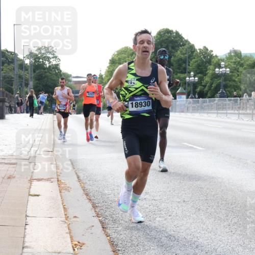 29.06.2025 - hella hamburg halbmarathon Lena Gebhardt http://msf.ph/oto/8416078 29.06.2025 09:40:28 Lombardsbrücke 9475, 5253, 18930, 34, 35, 52, 53, 54, 2144, 2659, 3720, 5253, 6530, 6816, 9151, 9255, 9447, 9475, 10650, 11210, 11829, 12373, 12678, 14302, 14717, 15495, 16068, 16120, 16245, 16988, 18930, 19075 meine-sportfotos.de