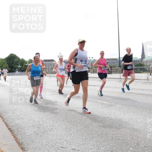 29.06.2025 - hella hamburg halbmarathon Lena Gebhardt http://msf.ph/oto/8416085 29.06.2025 10:26:27 Lombardsbrücke 8942, 4315, 17712, 11107, 13264, 1300, 2643, 3617, 4267, 4268, 4315, 4507, 4509, 4844, 6159, 6905, 7929, 8079, 8276, 8306, 8357, 8674, 8942, 9186, 11107, 11139, 11270, 12126, 12826, 12827, 13264, 14063, 14179, 14356, 14726, 14930, 15807, 16788, 17300, 17675, 17712, 18074, 18087, 19144 meine-sportfotos.de
