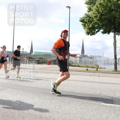 29.06.2025 - hella hamburg halbmarathon Lena Gebhardt http://msf.ph/oto/8416086 29.06.2025 10:05:10 Lombardsbrücke 3071, 73, 1126, 1316, 1559, 1863, 1981, 2288, 2298, 2424, 2463, 2628, 2698, 3071, 3413, 3578, 4014, 4220, 4394, 4538, 4951, 5073, 6059, 6907, 6908, 7302, 7826, 8049, 8089, 8999, 9007, 9019, 9075, 9165, 9559, 9680, 10100, 10694, 11088, 11551, 11595, 11784, 12125, 12557, 13221, 13242, 13327, 13533, 13717, 14203, 15532, 16092, 16134, 16357, 16478, 16579, 16847, 16995, 17112, 17707, 17814, 17818, 18189, 18616, 18617, 19034 meine-sportfotos.de