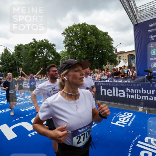 29.06.2025 - hella hamburg halbmarathon Zöllner http://msf.ph/oto/8416092 29.06.2025 10:49:48 Ziel 2706, 3060, 3543, 5894, 6115, 6125, 7332, 9551, 9619, 9723, 9924, 11975, 13159, 14794, 16843, 16877, 17282, 17753, 18058, 18451, 18926 meine-sportfotos.de