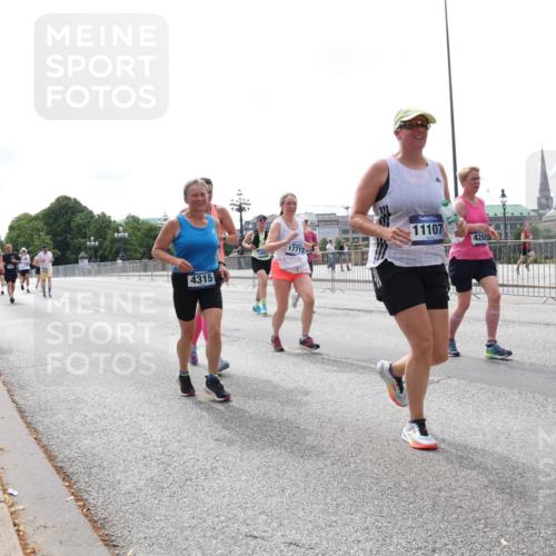 29.06.2025 - hella hamburg halbmarathon Lena Gebhardt http://msf.ph/oto/8416104 29.06.2025 10:26:28 Lombardsbrücke 8942, 4315, 17712, 11107, 4268, 1300, 2643, 3617, 4267, 4268, 4315, 4507, 4509, 4844, 6159, 6905, 7929, 8079, 8276, 8306, 8357, 8674, 8942, 9186, 11107, 11139, 11270, 12126, 12826, 12827, 13264, 14063, 14179, 14356, 14726, 14930, 15027, 15807, 16788, 17300, 17675, 17712, 18074, 18087, 18516, 19144 meine-sportfotos.de