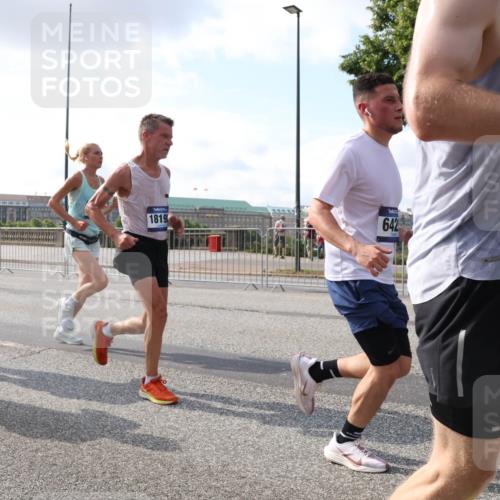29.06.2025 - hella hamburg halbmarathon Lena Gebhardt http://msf.ph/oto/8416117 29.06.2025 09:50:57 Lombardsbrücke 5873, 15866, 1819, 642, 1209, 1256, 1358, 1441, 1677, 1697, 1700, 1882, 1962, 2546, 2579, 2675, 2719, 3056, 3626, 3947, 4205, 4229, 4380, 4854, 4888, 4889, 4893, 5026, 5087, 5275, 5387, 5472, 5506, 5508, 5745, 5752, 5916, 6080, 6429, 6458, 6529, 6593, 6639, 6686, 6687, 6901, 7026, 7110, 7116, 7284, 7635, 8091, 8122, 8319, 8574, 8958, 8966, 9116, 9262, 9371, 9380, 9755, 9833, 10064, 10193, 10415, 10469, 10783, 10922, 11281, 11284, 11305, 11379, 11907, 12153 meine-sportfotos.de