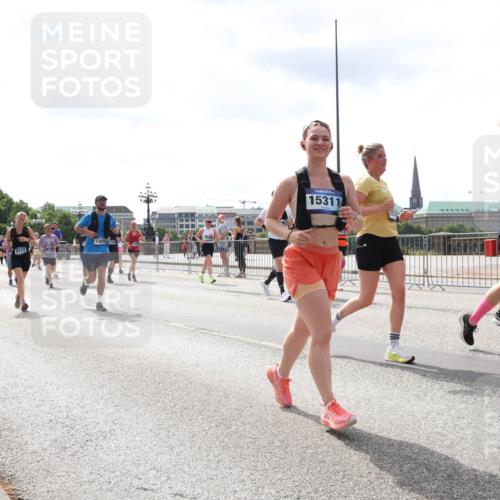 29.06.2025 - hella hamburg halbmarathon Lena Gebhardt http://msf.ph/oto/8416118 29.06.2025 10:42:20 Lombardsbrücke 14381, 8712, 13456, 15311, 1039, 1150, 1360, 1624, 1648, 1752, 1929, 1957, 1994, 2069, 2134, 2145, 2523, 2538, 2580, 2974, 3276, 3326, 3459, 3460, 3568, 3605, 3874, 4329, 4353, 4735, 4736, 4778, 4885, 4891, 4892, 5403, 5417, 5419, 5671, 5810, 6136, 6137, 6153, 6430, 6436, 6828, 6837, 6846, 6917, 7040, 7260, 7357, 7557, 7666, 8014, 8459, 8525, 8526, 8529, 8712, 8816, 8908, 9008, 9223, 9370, 9467, 9980, 10027, 10454, 10532, 10623 meine-sportfotos.de
