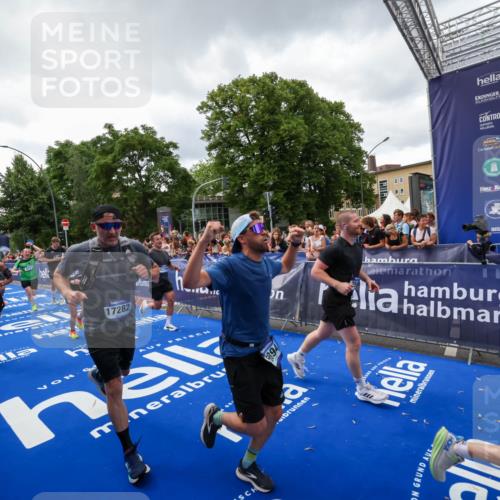 29.06.2025 - hella hamburg halbmarathon Zöllner http://msf.ph/oto/8416132 29.06.2025 10:49:51 Ziel 3543, 4017, 5460, 5894, 6125, 9126, 9200, 9551, 9597, 9723, 9924, 11975, 13159, 13463, 14794, 16800, 16877, 17282, 17753, 18926, 19109, 19122 meine-sportfotos.de