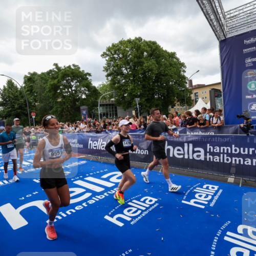 29.06.2025 - hella hamburg halbmarathon Zöllner http://msf.ph/oto/8416142 29.06.2025 10:49:52 Ziel 3543, 4017, 5460, 5894, 6125, 8455, 9126, 9200, 9551, 9597, 9723, 9924, 11975, 13159, 13463, 14794, 16800, 17282, 17753, 19109, 19122 meine-sportfotos.de