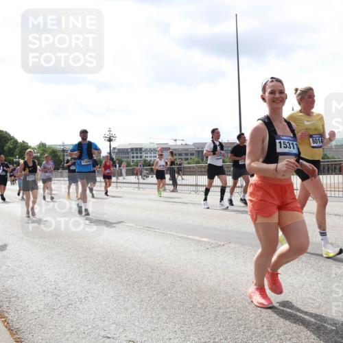 29.06.2025 - hella hamburg halbmarathon Lena Gebhardt http://msf.ph/oto/8416145 29.06.2025 10:42:20 Lombardsbrücke 14381, 8712, 13456, 1410, 15311, 0837, 8014, 1039, 1150, 1360, 1624, 1648, 1752, 1929, 1957, 1994, 2069, 2134, 2145, 2523, 2538, 2580, 2974, 3276, 3326, 3459, 3460, 3568, 3605, 3874, 4329, 4353, 4735, 4736, 4778, 4885, 4891, 4892, 5403, 5417, 5419, 5671, 5810, 6136, 6137, 6153, 6430, 6436, 6828, 6837, 6846, 6917, 7040, 7260, 7357, 7557, 7666, 8014, 8459, 8525, 8526, 8529, 8712, 8816, 8908, 9008, 9223, 9370, 9467, 9980, 10027, 10454, 10532, 10623 meine-sportfotos.de