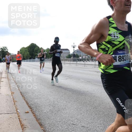 29.06.2025 - hella hamburg halbmarathon Lena Gebhardt http://msf.ph/oto/8416168 29.06.2025 09:40:29 Lombardsbrücke 18930, 11210, 34, 35, 52, 54, 2144, 2659, 3720, 5253, 6530, 6816, 9151, 9255, 9447, 9475, 10650, 11210, 11829, 12373, 12678, 14302, 14717, 15495, 16068, 16120, 16245, 16988, 18930, 19075 meine-sportfotos.de