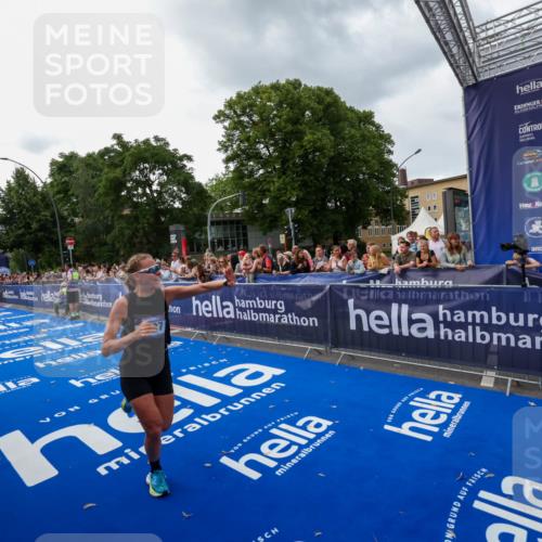 29.06.2025 - hella hamburg halbmarathon Zöllner http://msf.ph/oto/8416169 29.06.2025 10:27:20 Ziel 9097, 15136, 15583, 18037, 18124 meine-sportfotos.de