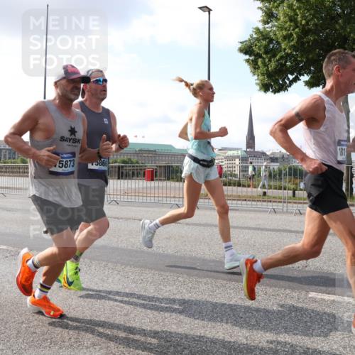 29.06.2025 - hella hamburg halbmarathon Lena Gebhardt http://msf.ph/oto/8416174 29.06.2025 09:50:58 Lombardsbrücke 5873, 5866, 181, 1209, 1256, 1358, 1441, 1677, 1697, 1700, 1882, 1962, 2546, 2579, 2675, 2719, 3056, 3626, 3947, 4205, 4229, 4380, 4854, 4888, 4889, 4893, 5026, 5087, 5275, 5387, 5472, 5506, 5508, 5745, 5752, 5916, 6080, 6429, 6529, 6593, 6639, 6686, 6687, 6721, 6901, 7026, 7110, 7116, 7284, 7635, 8091, 8122, 8319, 8574, 8958, 8966, 9262, 9313, 9371, 9380, 9755, 9833, 10064, 10193, 10415, 10469, 10783, 10922, 11281, 11284, 11305, 11907, 12153 meine-sportfotos.de