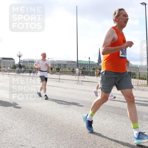 29.06.2025 - hella hamburg halbmarathon Lena Gebhardt http://msf.ph/oto/8416183 29.06.2025 10:05:10 Lombardsbrücke 5869, 3071, 1126, 1316, 1559, 1863, 1981, 2288, 2298, 2424, 2463, 2628, 2698, 3071, 3413, 3578, 4014, 4220, 4394, 4538, 4951, 5073, 6059, 6907, 6908, 7302, 7826, 8049, 8089, 8999, 9007, 9019, 9075, 9165, 9559, 9680, 10100, 10694, 11088, 11551, 11595, 11784, 12125, 12557, 13221, 13242, 13327, 13533, 13717, 14203, 15532, 16092, 16134, 16357, 16478, 16579, 16847, 16995, 17112, 17707, 17814, 17818, 18189, 18616, 18617, 19034 meine-sportfotos.de