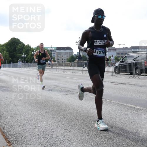 29.06.2025 - hella hamburg halbmarathon Lena Gebhardt http://msf.ph/oto/8416201 29.06.2025 09:40:29 Lombardsbrücke 9475, 5253, 12373, 11210, 34, 35, 52, 54, 2144, 2659, 3720, 5253, 6530, 6816, 9151, 9255, 9447, 9475, 10650, 11210, 11829, 12373, 12678, 14302, 14717, 15495, 16068, 16120, 16245, 16988, 18930, 19075 meine-sportfotos.de