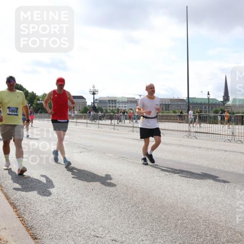 29.06.2025 - hella hamburg halbmarathon Lena Gebhardt http://msf.ph/oto/8416206 29.06.2025 10:05:11 Lombardsbrücke 16579, 5869, 690, 1126, 1316, 1559, 1863, 1981, 2288, 2298, 2424, 2463, 2628, 2698, 3071, 3413, 3578, 4014, 4220, 4394, 4538, 4951, 5073, 6059, 6907, 6908, 7302, 7826, 8049, 8089, 8999, 9007, 9019, 9075, 9165, 9559, 9680, 10100, 10694, 11088, 11551, 11595, 11784, 11873, 12125, 12557, 13221, 13242, 13327, 13533, 13717, 14203, 15532, 16092, 16134, 16357, 16478, 16546, 16579, 16847, 16995, 17112, 17707, 17814, 17818, 18189, 18616, 18617, 19034 meine-sportfotos.de
