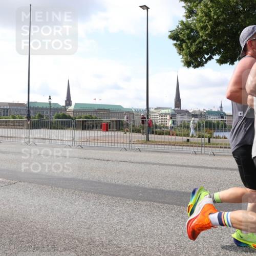 29.06.2025 - hella hamburg halbmarathon Lena Gebhardt http://msf.ph/oto/8416225 29.06.2025 09:50:58 Lombardsbrücke 152, 1209, 1256, 1358, 1441, 1677, 1697, 1700, 1882, 1962, 2546, 2579, 2675, 2719, 3056, 3626, 3947, 4205, 4229, 4380, 4854, 4888, 4889, 4893, 5026, 5087, 5275, 5387, 5472, 5506, 5508, 5745, 5752, 5916, 6080, 6429, 6529, 6593, 6639, 6686, 6687, 6721, 6901, 7026, 7110, 7116, 7284, 7635, 8091, 8122, 8319, 8574, 8958, 8966, 9262, 9313, 9371, 9380, 9755, 9833, 10064, 10193, 10415, 10469, 10783, 10922, 11281, 11284, 11305, 11907, 12153 meine-sportfotos.de