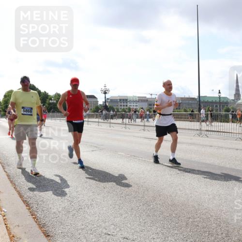29.06.2025 - hella hamburg halbmarathon Lena Gebhardt http://msf.ph/oto/8416234 29.06.2025 10:05:11 Lombardsbrücke 16579, 5869, 690, 1126, 1316, 1559, 1863, 1981, 2288, 2298, 2424, 2463, 2628, 2698, 3071, 3413, 3578, 4014, 4220, 4394, 4538, 4951, 5073, 6059, 6907, 6908, 7302, 7826, 8049, 8089, 8999, 9007, 9019, 9075, 9165, 9559, 9680, 10100, 10694, 11088, 11551, 11595, 11784, 11873, 12125, 12557, 13221, 13242, 13327, 13533, 13717, 14203, 15532, 16092, 16134, 16357, 16478, 16546, 16579, 16847, 16995, 17112, 17707, 17814, 17818, 18189, 18616, 18617, 19034 meine-sportfotos.de