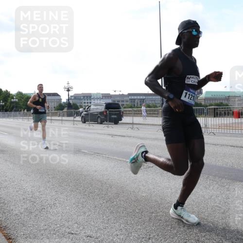 29.06.2025 - hella hamburg halbmarathon Lena Gebhardt http://msf.ph/oto/8416241 29.06.2025 09:40:30 Lombardsbrücke 9475, 5253, 1121, 34, 35, 52, 54, 2144, 2659, 3720, 5253, 6530, 6816, 9151, 9255, 9447, 9475, 10650, 11210, 11829, 12373, 12678, 14302, 14717, 15495, 16068, 16120, 16245, 16988, 18930, 19075 meine-sportfotos.de