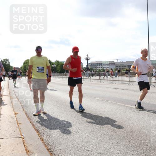 29.06.2025 - hella hamburg halbmarathon Lena Gebhardt http://msf.ph/oto/8416253 29.06.2025 10:05:11 Lombardsbrücke 16579, 5869, 1126, 1316, 1559, 1863, 1981, 2288, 2298, 2424, 2463, 2628, 2698, 3071, 3413, 3578, 4014, 4220, 4394, 4538, 4951, 5073, 6059, 6907, 6908, 7302, 7826, 8049, 8089, 8999, 9007, 9019, 9075, 9165, 9559, 9680, 10100, 10694, 11088, 11551, 11595, 11784, 11873, 12125, 12557, 13221, 13242, 13327, 13533, 13717, 14203, 15532, 16092, 16134, 16357, 16478, 16546, 16579, 16847, 16995, 17112, 17707, 17814, 17818, 18189, 18616, 18617, 19034 meine-sportfotos.de