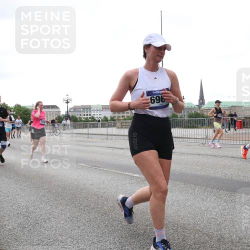 29.06.2025 - hella hamburg halbmarathon Lena Gebhardt http://msf.ph/oto/8416273 29.06.2025 10:51:44 Lombardsbrücke 696, 1418, 1617, 1997, 2308, 2380, 2484, 2485, 2593, 2736, 2778, 3240, 3991, 4598, 4606, 4748, 4808, 4878, 5062, 5291, 5357, 5394, 5534, 5716, 5717, 6007, 6091, 6604, 6885, 6945, 6947, 6954, 6961, 7682, 7769, 7841, 7871, 7992, 8040, 8125, 8399, 8621, 8672, 9220, 9340, 9460, 9462, 9582, 9583, 9590, 9594, 9673, 9763, 10496, 10521, 10533, 10673, 10693, 10830, 11034, 11101, 11268, 11575, 11875, 12065 meine-sportfotos.de