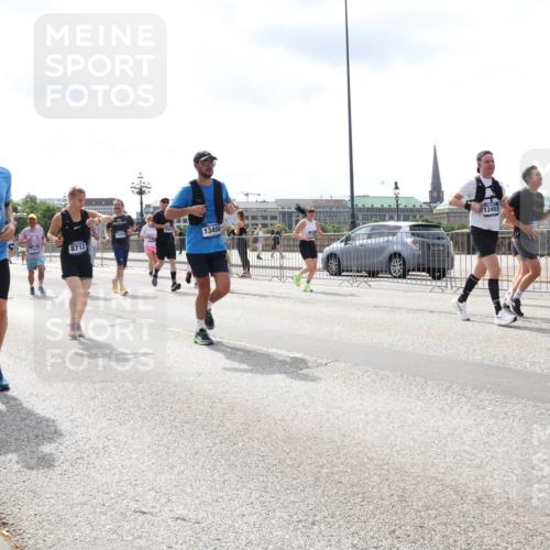 29.06.2025 - hella hamburg halbmarathon Lena Gebhardt http://msf.ph/oto/8416281 29.06.2025 10:42:21 Lombardsbrücke 4381, 15912, 8712, 11021, 13456, 12403, 1039, 1150, 1360, 1624, 1648, 1752, 1929, 1957, 1994, 2069, 2134, 2145, 2523, 2538, 2580, 2974, 3276, 3326, 3459, 3460, 3568, 3605, 3874, 4329, 4334, 4353, 4735, 4736, 4778, 4885, 4891, 4892, 5403, 5417, 5419, 5671, 5810, 6136, 6137, 6153, 6430, 6436, 6764, 6828, 6837, 6846, 6917, 7040, 7260, 7357, 7557, 7666, 8014, 8459, 8525, 8526, 8529, 8712, 8816, 8908, 9008, 9223, 9370, 9980, 10027, 10454, 10532, 10623 meine-sportfotos.de