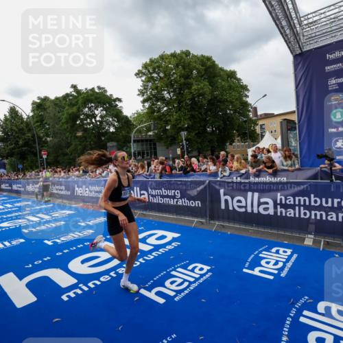 29.06.2025 - hella hamburg halbmarathon Zöllner http://msf.ph/oto/8416282 29.06.2025 10:27:27 Ziel 4678, 14019, 15136, 15576, 18567 meine-sportfotos.de