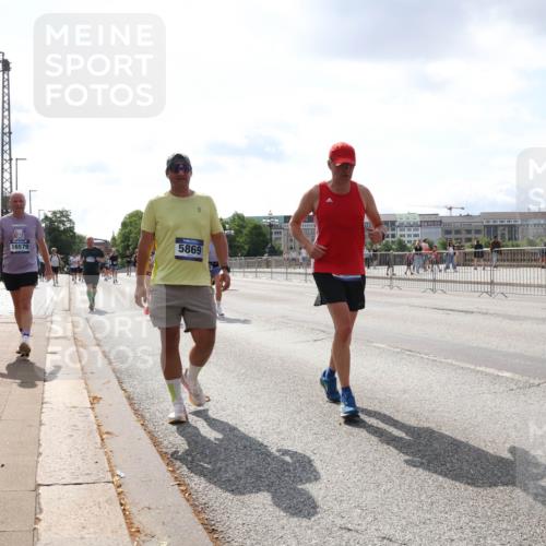 29.06.2025 - hella hamburg halbmarathon Lena Gebhardt http://msf.ph/oto/8416295 29.06.2025 10:05:11 Lombardsbrücke 5869, 16579, 1126, 1316, 1559, 1863, 1981, 2288, 2298, 2424, 2463, 2628, 2698, 3071, 3413, 3578, 4014, 4220, 4394, 4538, 4951, 5073, 6059, 6907, 6908, 7302, 7826, 8049, 8089, 8999, 9007, 9019, 9075, 9165, 9559, 9680, 10100, 10694, 11088, 11551, 11595, 11784, 11873, 12125, 12557, 13221, 13242, 13327, 13533, 13717, 14203, 15532, 16092, 16134, 16357, 16478, 16546, 16579, 16847, 16995, 17112, 17707, 17814, 17818, 18189, 18616, 18617, 19034 meine-sportfotos.de