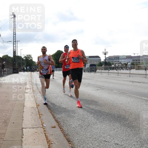 29.06.2025 - hella hamburg halbmarathon Lena Gebhardt http://msf.ph/oto/8416299 29.06.2025 09:40:31 Lombardsbrücke 9475, 6816, 5253, 12373, 34, 35, 52, 54, 2659, 3720, 5253, 6530, 6816, 9151, 9255, 9447, 9475, 10650, 11210, 11829, 12373, 12678, 14302, 14717, 15495, 16068, 16120, 16245, 16988, 18930, 19075 meine-sportfotos.de