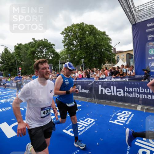 29.06.2025 - hella hamburg halbmarathon Zöllner http://msf.ph/oto/8416317 29.06.2025 10:49:58 Ziel 2540, 3692, 3852, 4017, 5460, 8454, 8455, 9126, 9200, 9491, 9597, 12527, 12733, 13463, 16716, 16732, 16800, 16887, 19109, 19122 meine-sportfotos.de