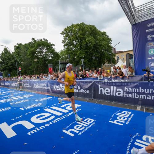 29.06.2025 - hella hamburg halbmarathon Zöllner http://msf.ph/oto/8416322 29.06.2025 10:27:30 Ziel 4678, 9804, 13941, 14019, 15576, 18567, 19114 meine-sportfotos.de