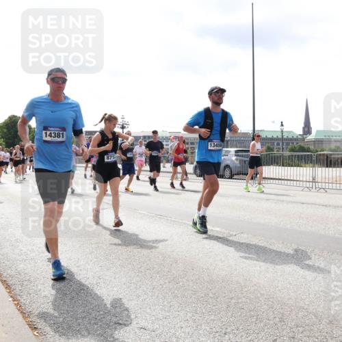 29.06.2025 - hella hamburg halbmarathon Lena Gebhardt http://msf.ph/oto/8416325 29.06.2025 10:42:21 Lombardsbrücke 16452, 14381, 8712, 110, 13456, 1039, 1150, 1360, 1624, 1648, 1752, 1929, 1957, 1994, 2069, 2134, 2145, 2523, 2538, 2580, 2974, 3276, 3326, 3459, 3460, 3568, 3605, 3874, 4329, 4334, 4353, 4735, 4736, 4778, 4885, 4891, 4892, 5403, 5417, 5419, 5671, 5810, 6136, 6137, 6153, 6430, 6436, 6764, 6828, 6837, 6846, 6917, 7040, 7260, 7357, 7557, 7666, 8014, 8459, 8525, 8526, 8529, 8712, 8816, 8908, 9008, 9223, 9370, 9980, 10027, 10454, 10532, 10623 meine-sportfotos.de
