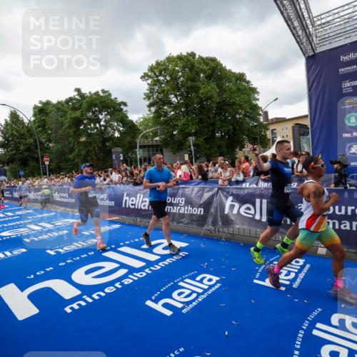 29.06.2025 - hella hamburg halbmarathon Zöllner http://msf.ph/oto/8416336 29.06.2025 10:49:59 Ziel 2540, 3692, 3852, 4017, 5460, 7100, 8454, 8455, 9126, 9213, 9491, 9597, 12271, 12527, 12733, 13463, 16716, 16732, 16887, 19109, 19112, 19122 meine-sportfotos.de