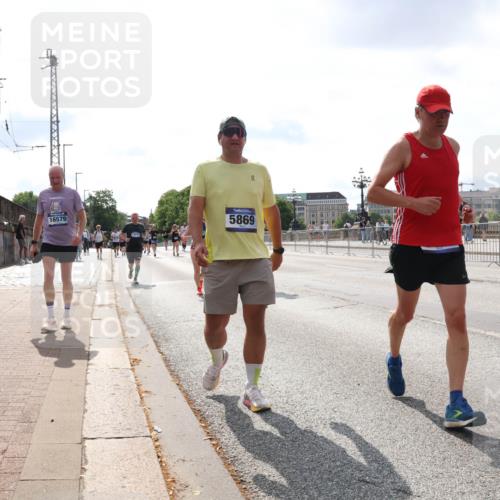29.06.2025 - hella hamburg halbmarathon Lena Gebhardt http://msf.ph/oto/8416345 29.06.2025 10:05:12 Lombardsbrücke 16579, 5869, 1126, 1316, 1559, 1863, 1981, 2288, 2298, 2424, 2463, 2628, 2698, 3071, 3413, 3578, 4014, 4220, 4394, 4538, 4951, 5073, 6059, 6907, 6908, 7302, 7826, 8049, 8089, 8999, 9007, 9019, 9075, 9165, 9559, 9680, 10694, 11088, 11551, 11595, 11784, 11873, 12125, 12557, 13221, 13242, 13327, 13717, 14203, 16092, 16134, 16357, 16478, 16546, 16579, 16847, 16995, 17112, 17707, 17814, 17818, 18189, 18616, 18617, 19034 meine-sportfotos.de