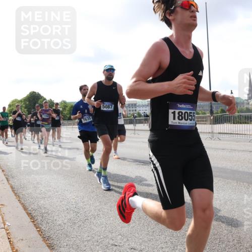 29.06.2025 - hella hamburg halbmarathon Lena Gebhardt http://msf.ph/oto/8416397 29.06.2025 09:51:00 Lombardsbrücke 7116, 7635, 5087, 18055, 1209, 1256, 1358, 1441, 1677, 1697, 1700, 1962, 2546, 2579, 3056, 3626, 3700, 3947, 4205, 4229, 4380, 4854, 4888, 4889, 4893, 5026, 5087, 5275, 5387, 5472, 5506, 5508, 5752, 5916, 6080, 6429, 6593, 6639, 6686, 6687, 6721, 6901, 7026, 7110, 7116, 7284, 7635, 7693, 8091, 8122, 8319, 8574, 8958, 8966, 9262, 9313, 9371, 9380, 9755, 9833, 10064, 10193, 10415, 10469, 10783, 10922, 11281, 11284, 11305, 11907, 12153 meine-sportfotos.de