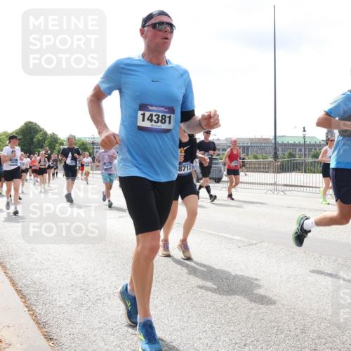 29.06.2025 - hella hamburg halbmarathon Lena Gebhardt http://msf.ph/oto/8416404 29.06.2025 10:42:22 Lombardsbrücke 16452, 15912, 14381, 8712, 1345, 1039, 1150, 1360, 1624, 1752, 1929, 1957, 1994, 2069, 2134, 2145, 2523, 2538, 2580, 2974, 3276, 3326, 3459, 3460, 3568, 3605, 3874, 4329, 4334, 4353, 4735, 4736, 4778, 4885, 4891, 4892, 5403, 5417, 5419, 5671, 5810, 6136, 6137, 6153, 6430, 6436, 6764, 6828, 6837, 6846, 6917, 7040, 7260, 7357, 7513, 7557, 7666, 8014, 8459, 8525, 8526, 8529, 8712, 8816, 8908, 9008, 9223, 9370, 9980, 10027, 10454, 10532, 10623, 13241 meine-sportfotos.de