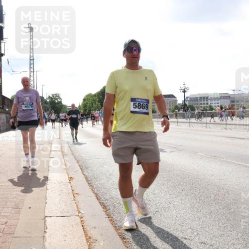 29.06.2025 - hella hamburg halbmarathon Lena Gebhardt http://msf.ph/oto/8416418 29.06.2025 10:05:12 Lombardsbrücke 16579, 13717, 5869, 1126, 1316, 1559, 1863, 1981, 2288, 2298, 2424, 2463, 2628, 2698, 3071, 3413, 3578, 4014, 4220, 4394, 4538, 4951, 5073, 6059, 6907, 6908, 7302, 7826, 8049, 8089, 8999, 9007, 9019, 9075, 9165, 9559, 9680, 10694, 11088, 11551, 11595, 11784, 11873, 12125, 12557, 13221, 13242, 13327, 13717, 14203, 16092, 16134, 16357, 16478, 16546, 16579, 16847, 16995, 17112, 17707, 17814, 17818, 18189, 18616, 18617, 19034 meine-sportfotos.de
