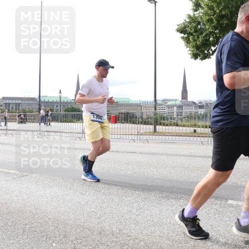 29.06.2025 - hella hamburg halbmarathon Lena Gebhardt http://msf.ph/oto/8416421 29.06.2025 10:26:36 Lombardsbrücke 1300, 1300, 1973, 2643, 3617, 4267, 4268, 4315, 4507, 4509, 4844, 6159, 6625, 6905, 7069, 7929, 8079, 8306, 8357, 8674, 8942, 9186, 11107, 11270, 11740, 12071, 12126, 12826, 12827, 13264, 14726, 14930, 15027, 15807, 15878, 16788, 17300, 17675, 17712, 18074, 18087, 18516, 18962 meine-sportfotos.de
