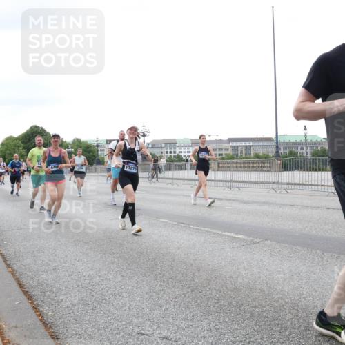 29.06.2025 - hella hamburg halbmarathon Lena Gebhardt http://msf.ph/oto/8416422 29.06.2025 10:51:46 Lombardsbrücke 10496, 11875, 784, 1418, 1617, 1997, 2308, 2484, 2485, 2593, 2736, 2778, 3038, 3240, 3991, 4598, 4606, 4748, 4808, 4878, 5062, 5291, 5357, 5394, 5534, 5716, 5717, 6007, 6091, 6604, 6885, 6945, 6947, 6954, 6961, 7682, 7769, 7841, 7871, 7992, 8040, 8125, 8399, 8621, 8672, 9220, 9340, 9460, 9462, 9582, 9583, 9590, 9594, 9673, 9730, 9763, 10496, 10521, 10533, 10673, 10693, 10830, 11034, 11101, 11268, 11375, 11575, 11875, 12065 meine-sportfotos.de