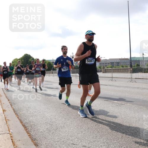 29.06.2025 - hella hamburg halbmarathon Lena Gebhardt http://msf.ph/oto/8416432 29.06.2025 09:51:01 Lombardsbrücke 7635, 5087, 1209, 1256, 1358, 1441, 1677, 1697, 1700, 1941, 1962, 2546, 2579, 3056, 3626, 3700, 3947, 4205, 4229, 4380, 4854, 4888, 4889, 4893, 5026, 5087, 5275, 5387, 5472, 5506, 5508, 5752, 5916, 6080, 6429, 6593, 6639, 6686, 6687, 6721, 6901, 7026, 7110, 7116, 7284, 7635, 7693, 8091, 8122, 8319, 8574, 8958, 8966, 9262, 9313, 9371, 9380, 9755, 9833, 9885, 10064, 10193, 10415, 10469, 10783, 10922, 11281, 11284, 11305, 11907, 12153 meine-sportfotos.de