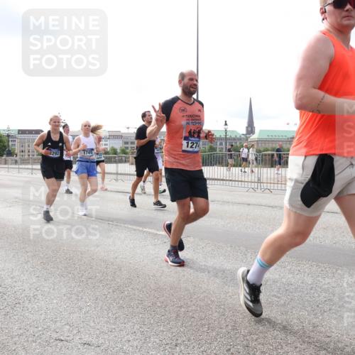 29.06.2025 - hella hamburg halbmarathon Lena Gebhardt http://msf.ph/oto/8416433 29.06.2025 10:17:47 Lombardsbrücke 8292, 1458, 38, 1749, 1274, 1015, 1159, 1160, 1204, 1268, 1274, 1458, 1477, 1622, 1641, 1749, 1795, 2094, 2147, 2259, 2305, 2548, 2860, 2931, 3138, 3292, 3802, 3803, 4194, 4218, 4852, 5002, 5004, 5290, 5611, 5733, 6254, 6336, 6352, 6520, 6786, 7011, 7094, 7258, 7291, 7410, 7413, 7445, 7566, 7641, 7649, 7838, 7844, 7882, 7883, 8128, 8144, 8210, 8248, 8309, 8351, 8433, 8607, 8799, 8895, 9400, 9717, 9734, 9798, 9848, 9964, 10174, 10332, 10509 meine-sportfotos.de